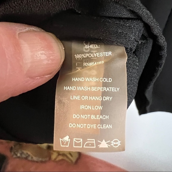 CALVIN KLEIN Black w/Gold chain detail Halter Dress. Size 6. Hook & Eye close - Picture 8 of 9